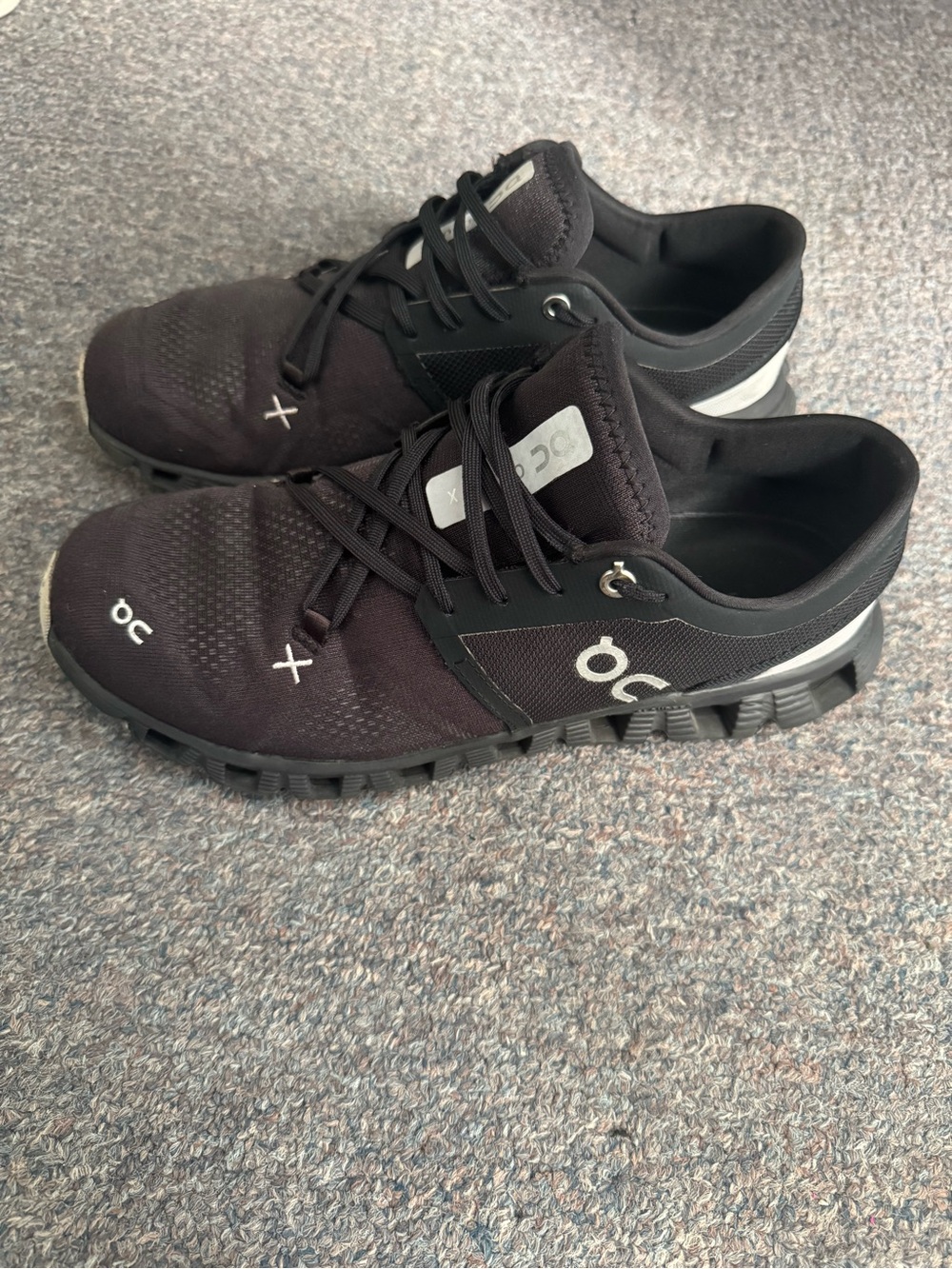 On Running Black Women’s Cloud-Style Sneakers